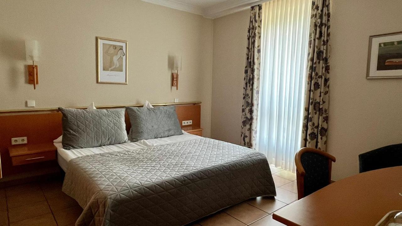 דינסלאקן Hotel Victoria מראה חיצוני תמונה