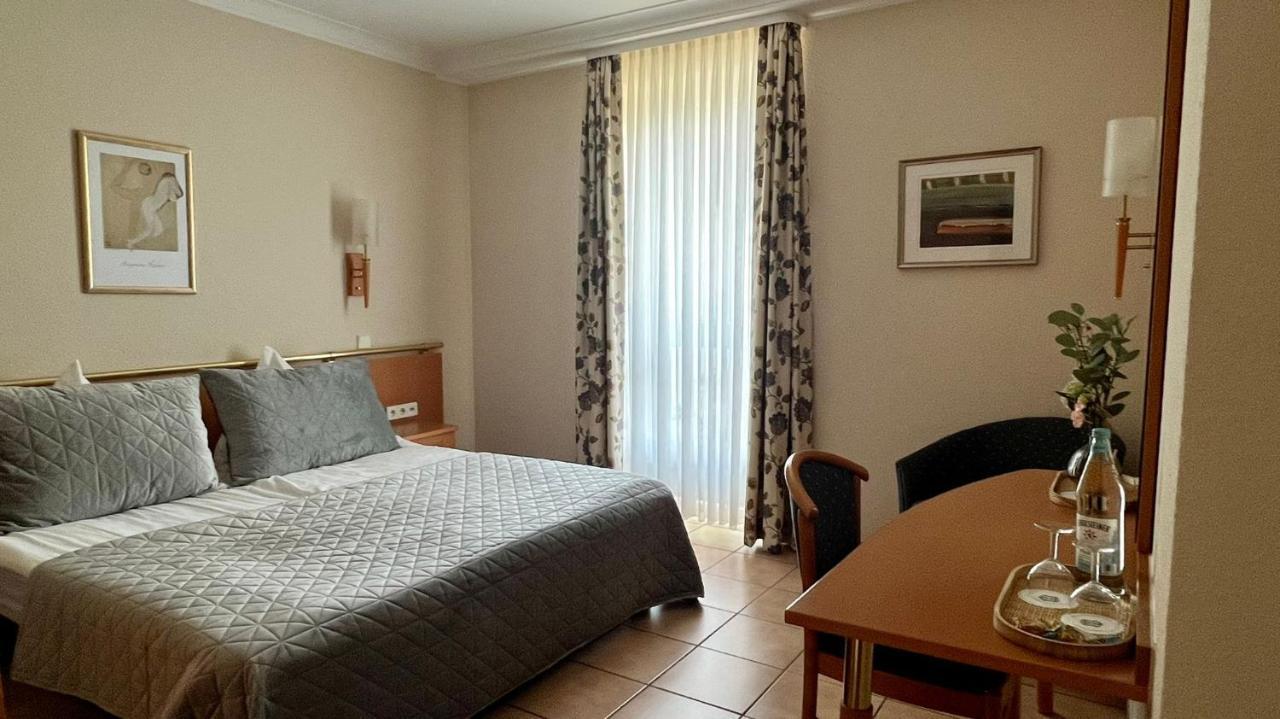 דינסלאקן Hotel Victoria מראה חיצוני תמונה