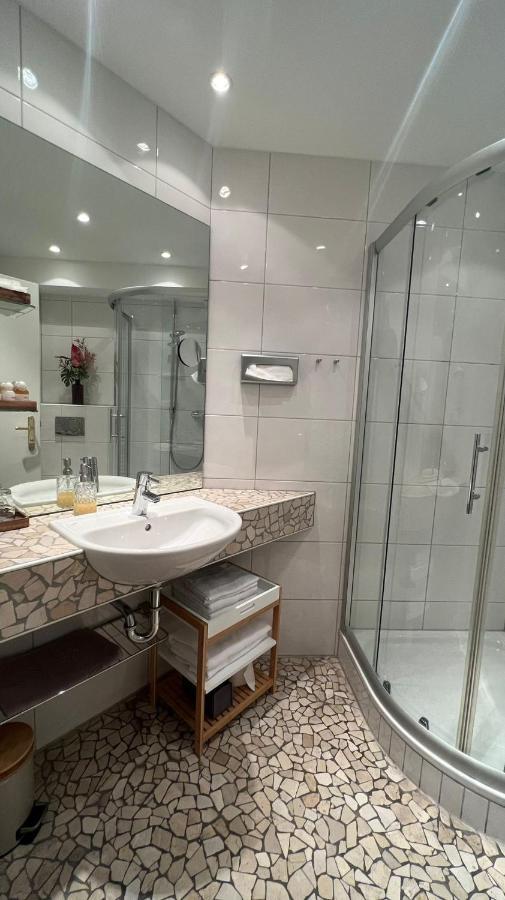 דינסלאקן Hotel Victoria מראה חיצוני תמונה